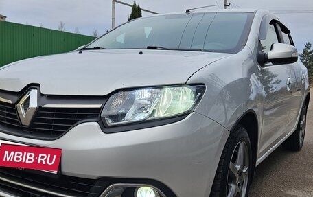 Renault Logan II, 2015 год, 645 000 рублей, 1 фотография
