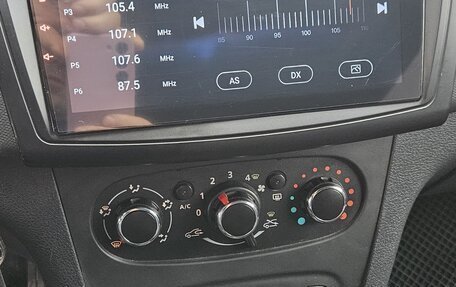 Renault Logan II, 2015 год, 645 000 рублей, 7 фотография