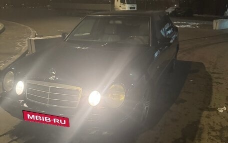 Mercedes-Benz E-Класс, 1998 год, 420 000 рублей, 2 фотография