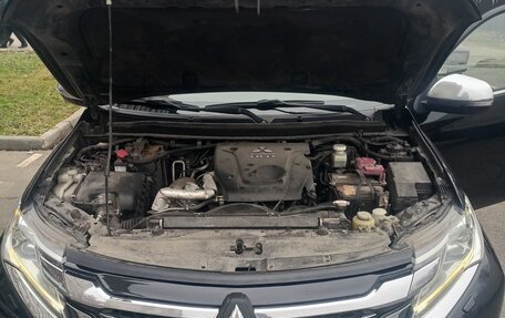 Mitsubishi Pajero Sport III рестайлинг, 2018 год, 2 000 000 рублей, 8 фотография