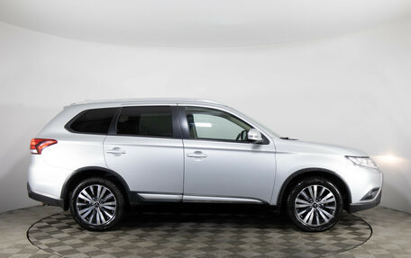 Mitsubishi Outlander III рестайлинг 3, 2019 год, 1 849 000 рублей, 4 фотография