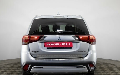Mitsubishi Outlander III рестайлинг 3, 2019 год, 1 849 000 рублей, 6 фотография