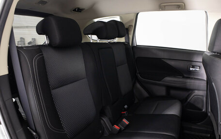 Mitsubishi Outlander III рестайлинг 3, 2019 год, 1 849 000 рублей, 18 фотография