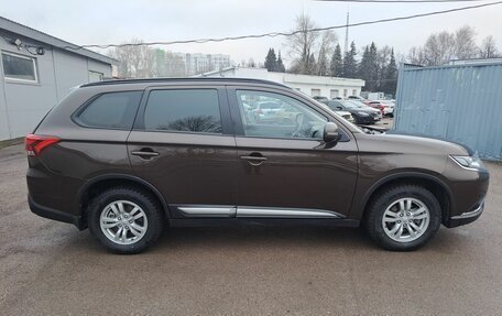 Mitsubishi Outlander III рестайлинг 3, 2021 год, 2 644 000 рублей, 5 фотография