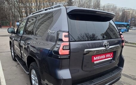 Toyota Land Cruiser Prado 150 рестайлинг 2, 2022 год, 8 750 000 рублей, 5 фотография