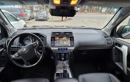 Toyota Land Cruiser Prado 150 рестайлинг 2, 2022 год, 8 750 000 рублей, 8 фотография