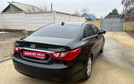 Hyundai Sonata VI, 2011 год, 750 000 рублей, 4 фотография