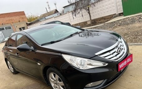 Hyundai Sonata VI, 2011 год, 750 000 рублей, 2 фотография