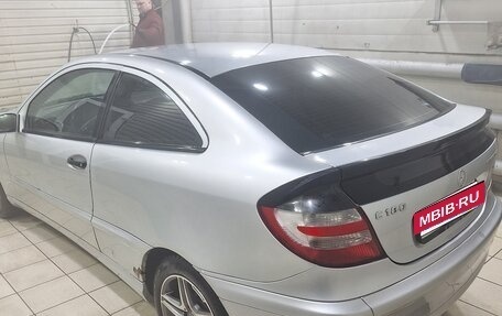 Mercedes-Benz C-Класс, 2005 год, 430 000 рублей, 3 фотография