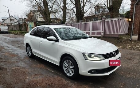 Volkswagen Jetta VI, 2013 год, 970 000 рублей, 3 фотография