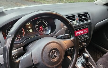 Volkswagen Jetta VI, 2013 год, 970 000 рублей, 11 фотография