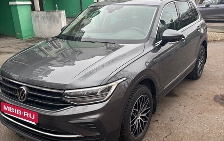 Volkswagen Tiguan II, 2021 год, 3 550 000 рублей, 2 фотография