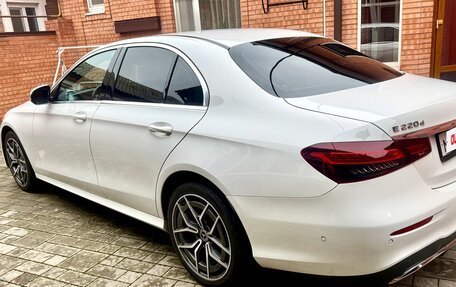 Mercedes-Benz E-Класс, 2020 год, 5 000 000 рублей, 4 фотография