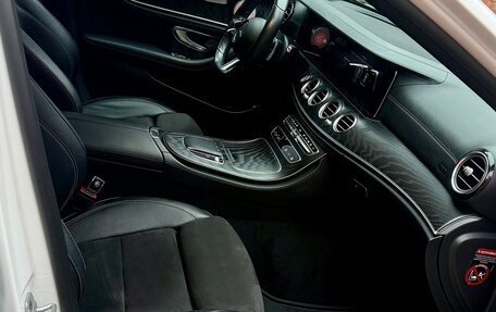 Mercedes-Benz E-Класс, 2020 год, 5 000 000 рублей, 13 фотография