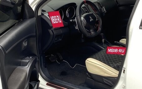 Mitsubishi Outlander III рестайлинг 3, 2011 год, 1 420 000 рублей, 13 фотография