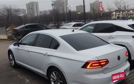 Volkswagen Passat B8 рестайлинг, 2017 год, 1 770 000 рублей, 6 фотография