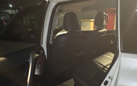 Toyota Land Cruiser Prado 150 рестайлинг 2, 2017 год, 4 700 000 рублей, 15 фотография