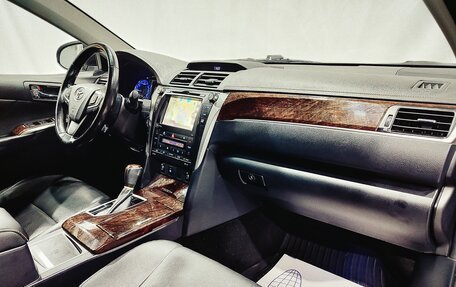 Toyota Camry, 2017 год, 2 550 000 рублей, 14 фотография