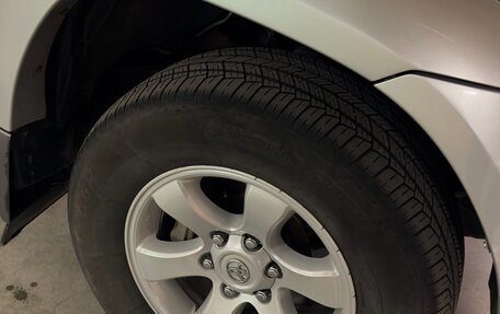 Toyota Land Cruiser Prado 120 рестайлинг, 2006 год, 2 350 000 рублей, 2 фотография