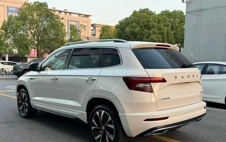 Skoda Karoq I, 2022 год, 2 300 000 рублей, 4 фотография