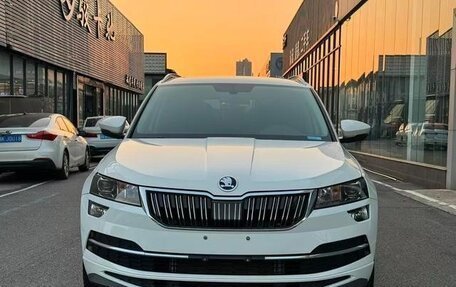 Skoda Karoq I, 2022 год, 2 300 000 рублей, 2 фотография