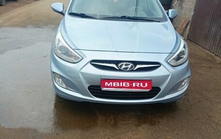 Hyundai Solaris II рестайлинг, 2013 год, 930 000 рублей, 1 фотография