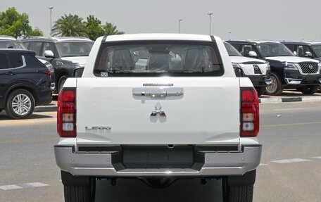 Mitsubishi L200, 2024 год, 5 200 000 рублей, 9 фотография