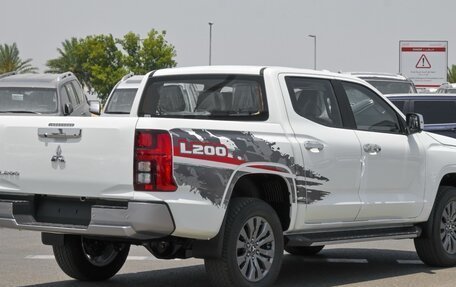 Mitsubishi L200, 2024 год, 5 200 000 рублей, 8 фотография