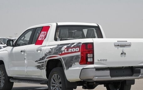 Mitsubishi L200, 2024 год, 5 200 000 рублей, 10 фотография