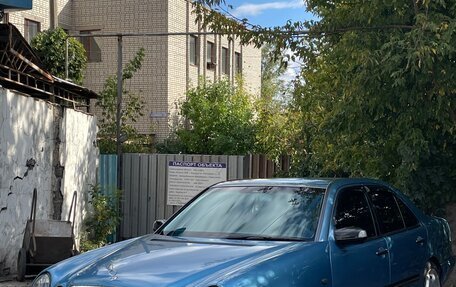 Mercedes-Benz E-Класс, 1998 год, 420 000 рублей, 2 фотография