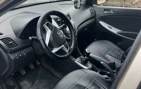 Hyundai Solaris II рестайлинг, 2011 год, 640 000 рублей, 2 фотография