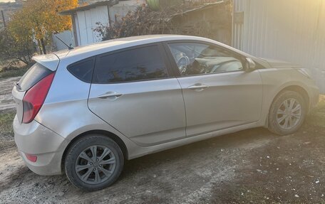 Hyundai Solaris II рестайлинг, 2011 год, 640 000 рублей, 3 фотография