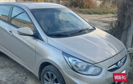 Hyundai Solaris II рестайлинг, 2011 год, 640 000 рублей, 4 фотография