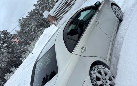 Toyota Avensis III рестайлинг, 2004 год, 700 000 рублей, 8 фотография