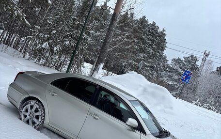 Toyota Avensis III рестайлинг, 2004 год, 700 000 рублей, 10 фотография