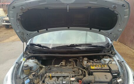 Hyundai Solaris II рестайлинг, 2013 год, 930 000 рублей, 4 фотография