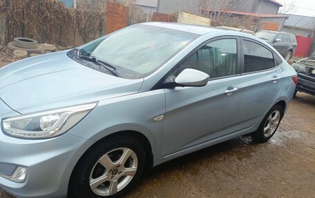 Hyundai Solaris II рестайлинг, 2013 год, 930 000 рублей, 2 фотография