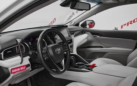 Toyota Camry, 2022 год, 3 864 000 рублей, 13 фотография