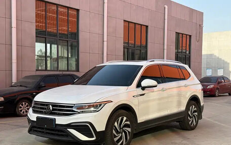 Volkswagen Tiguan II, 2022 год, 1 940 855 рублей, 1 фотография