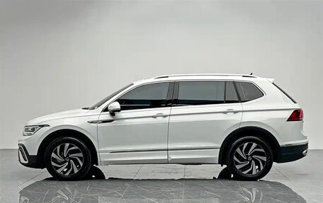 Volkswagen Tiguan II, 2022 год, 2 200 855 рублей, 4 фотография
