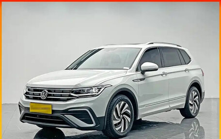 Volkswagen Tiguan II, 2022 год, 2 200 855 рублей, 3 фотография