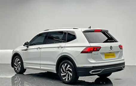 Volkswagen Tiguan II, 2022 год, 2 200 855 рублей, 5 фотография
