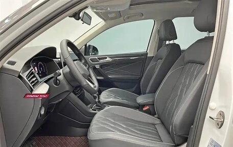 Volkswagen Tiguan II, 2022 год, 2 200 855 рублей, 10 фотография