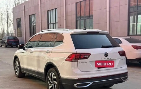 Volkswagen Tiguan II, 2022 год, 1 940 855 рублей, 4 фотография