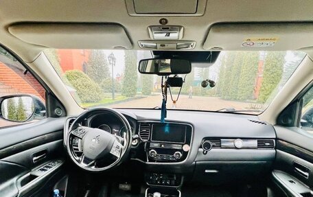 Mitsubishi Outlander III рестайлинг 3, 2017 год, 2 700 000 рублей, 7 фотография