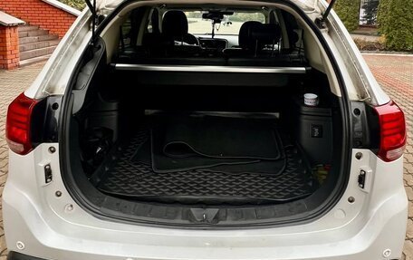 Mitsubishi Outlander III рестайлинг 3, 2017 год, 2 700 000 рублей, 10 фотография