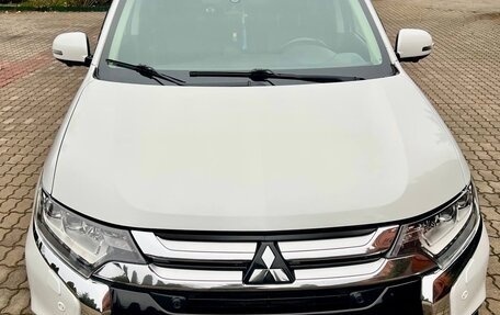 Mitsubishi Outlander III рестайлинг 3, 2017 год, 2 700 000 рублей, 3 фотография