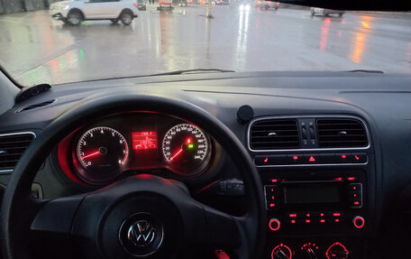 Volkswagen Polo VI (EU Market), 2011 год, 750 000 рублей, 4 фотография