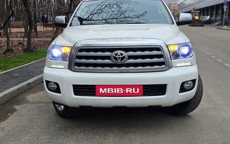 Toyota Sequoia II рестайлинг, 2011 год, 3 499 000 рублей, 2 фотография