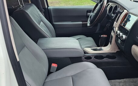 Toyota Sequoia II рестайлинг, 2011 год, 3 499 000 рублей, 6 фотография